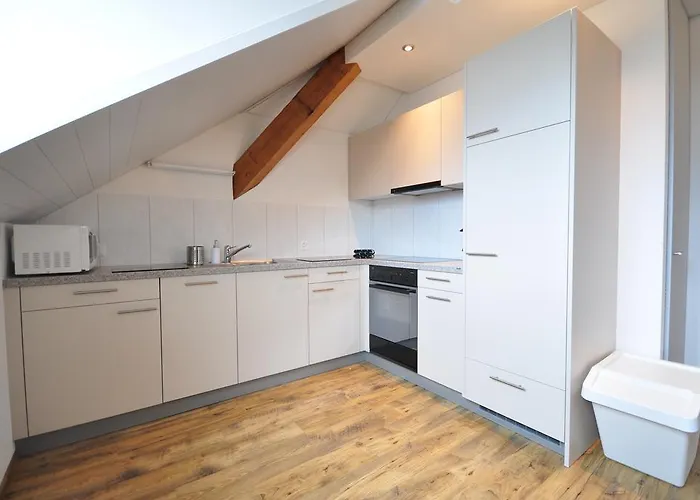 4 * אינטרלאקן